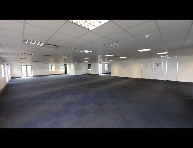 1,425M² OFFICE TO LET IN BRYANSTON